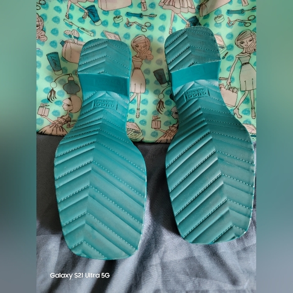 Gucci Double G Rubber Sandals Teal color size 38 (8 US) - Picture 4 of 16